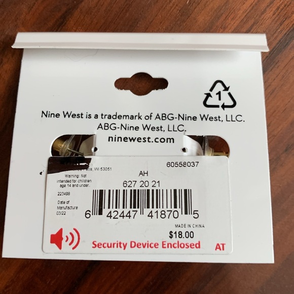 NWT Nine West gold tone earrings - Picture 2 of 2